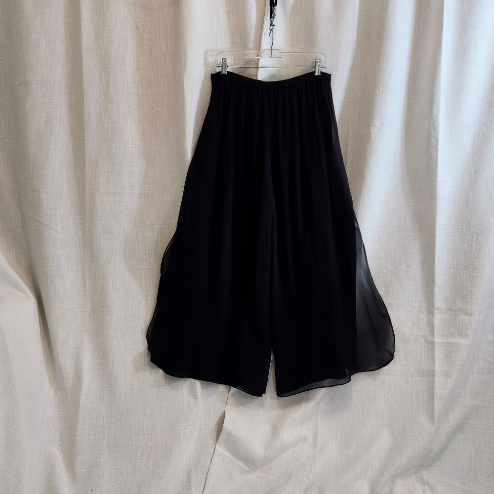 St. John flowing, diaphononis, palatzo-style pants.
